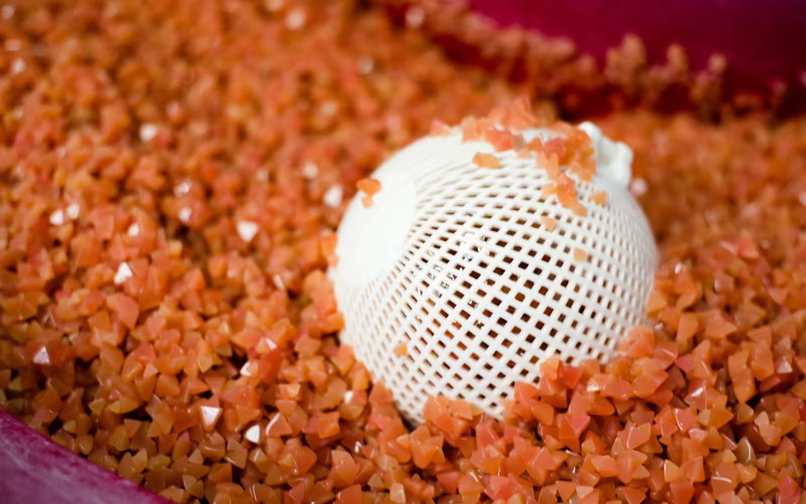 Comment améliorer l'esthétique des pièces Découvrez la gamme de finitions de surface et de matériaux qui permettent de créer des pièces personnalisées esthétiquement agréables.